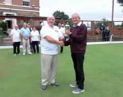 Dave Hudson receives the Junior Cup 2016